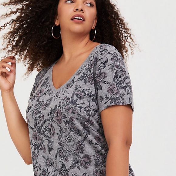 torrid Tops - Torrid Rose Skull Classic V Neck Tee